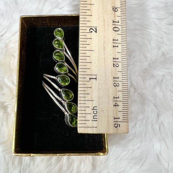 Elegant Peridot Elongated 925 Ring size 9 - Picture 6 of 7